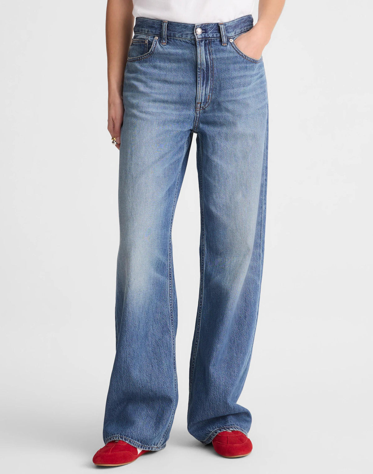 Petite Low-Slung Baggy Jeans in Airy Denim Pickett Wash | Madewell Customer Favorite